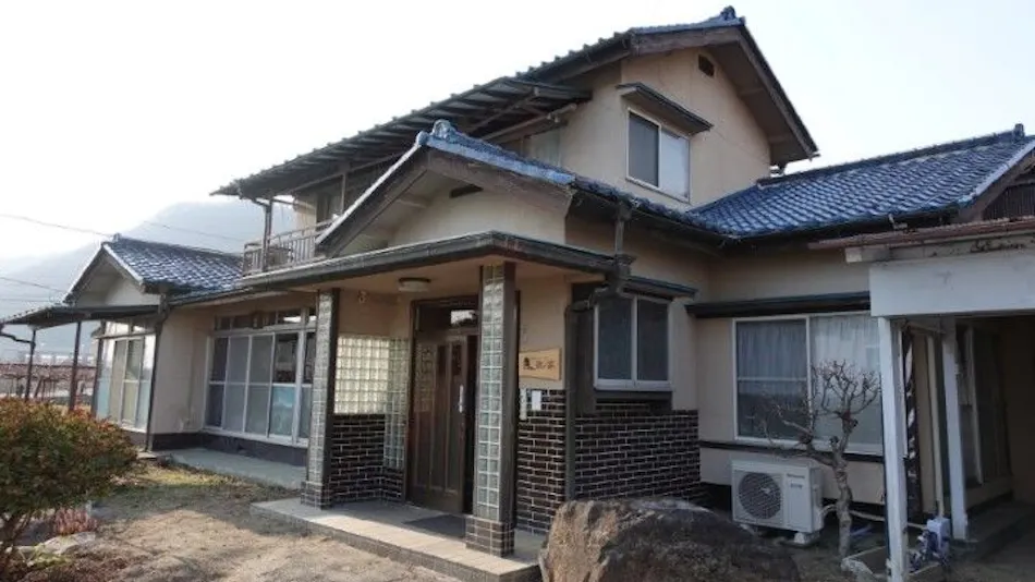 Railway Guesthouse Tetsu-no-Ya