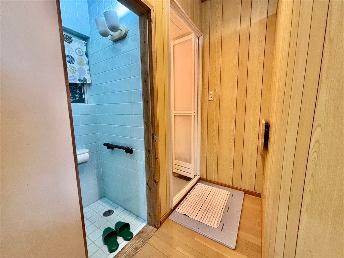 Kamar Mandi Shower