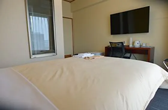 Tempat tidur dengan lebar 140 cm