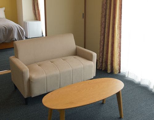 トリプルルームのソファエリア