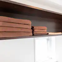 ผ้าปูที่นอนและผ้าเช็ดตัวสามารถใช้ได้ตามสะดวก