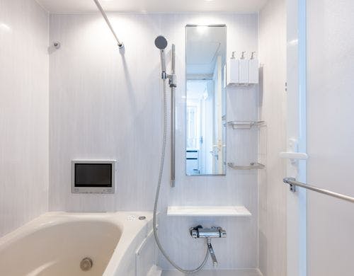 テレビ・バスタブ付きのバスルーム