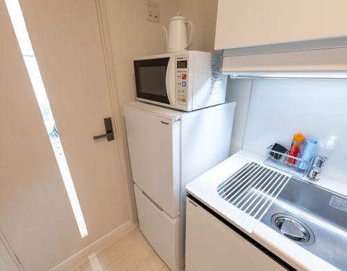 コンパクトながら機能充実のキッチン周り