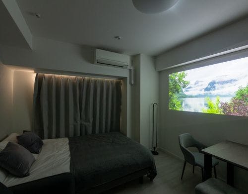 プロジェクター付きで、映画を楽しめます。