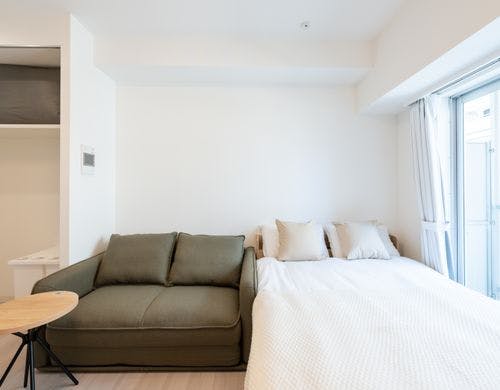 ミニマルで心地よい寝室