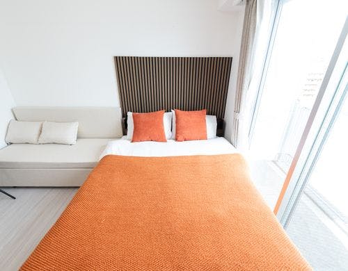 日中はソファでリラックス、夜はぐっすりと