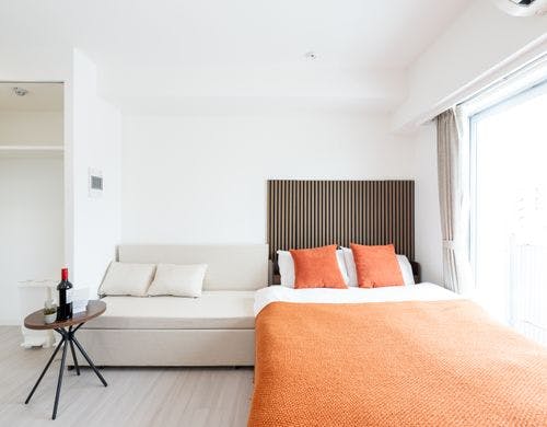 ワインと本を片手に静かな時間を