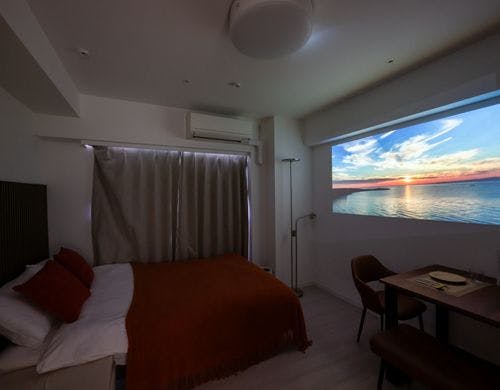 プロジェクター付きで、おこもり滞在も充実