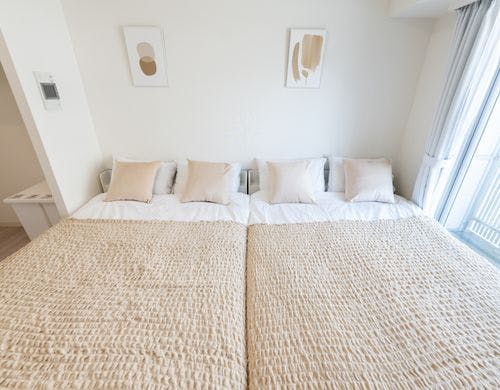 上品なベッドで快適な睡眠を