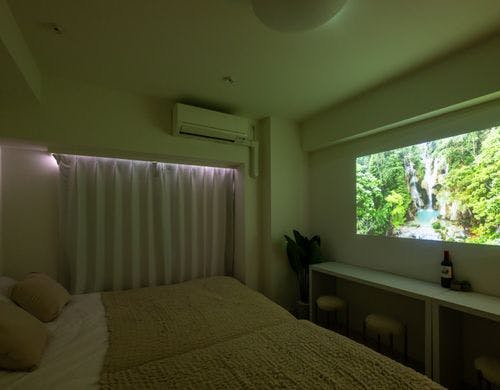 プロジェクター完備で、ナイトタイムも充実