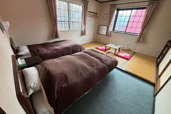2 tempat tidur single, area tatami 4 jo