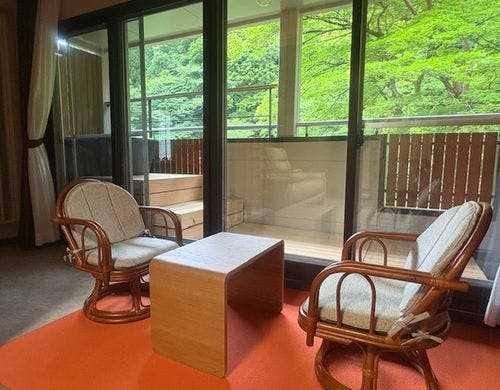 秋をイメージした客室