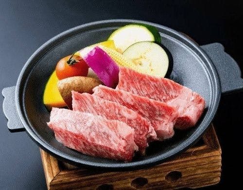 A5ランク飛騨牛の陶板焼き