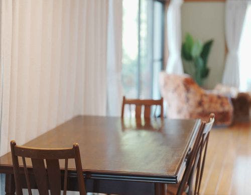 3人掛けのダイニングテーブル