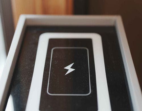 ベッド横にスマホ専用充電器