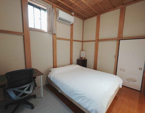 デスク付き快適ベッドルーム