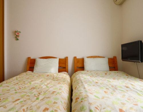 【洋室一例】各部屋にテレビがございます*