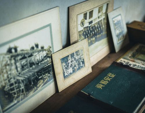 この家の歴史を物語る写真