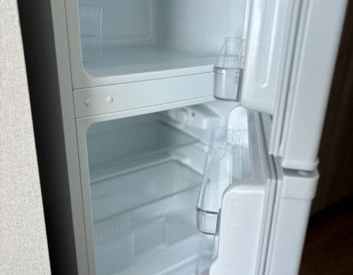 2ドア冷蔵庫を完備しています
