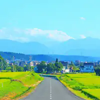 บริเวณโดยรอบเต็มไปด้วยทัศนียภาพที่งดงามแบบญี่ปุ่น