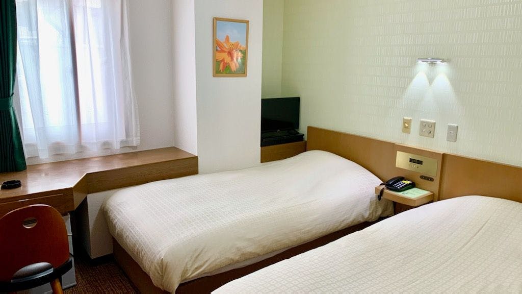 리뉴얼된 트윈룸 A 흡연실입니다