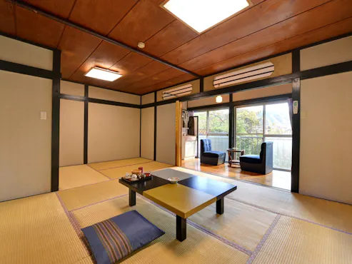 *Bilik (Washi 7.5 tatami/10 tatami) satu contoh