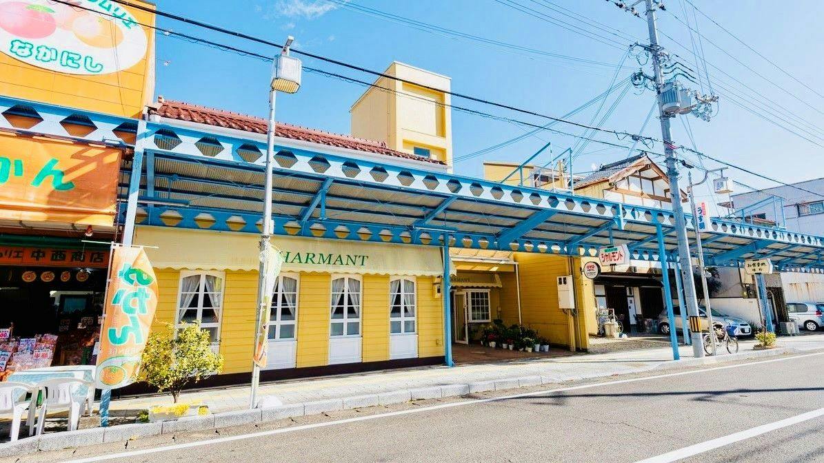 Hotel Charmant