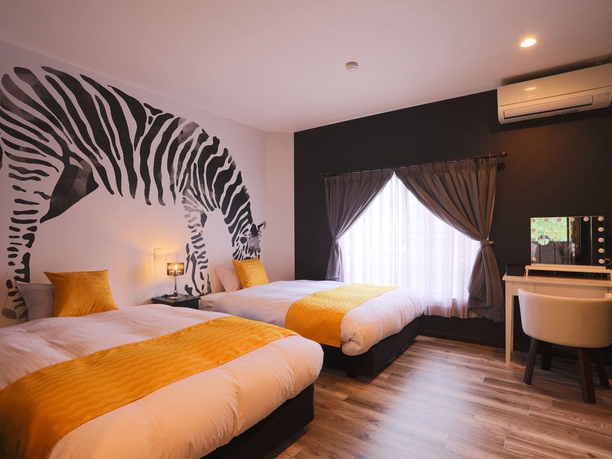 Kamar khusus dengan mata air panas terbuka.