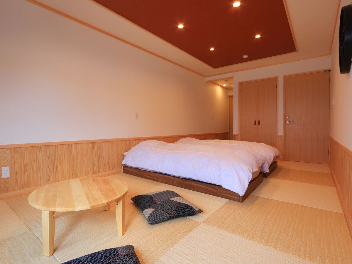 Accommodation with a View of Fishing Fires - Hinode-so