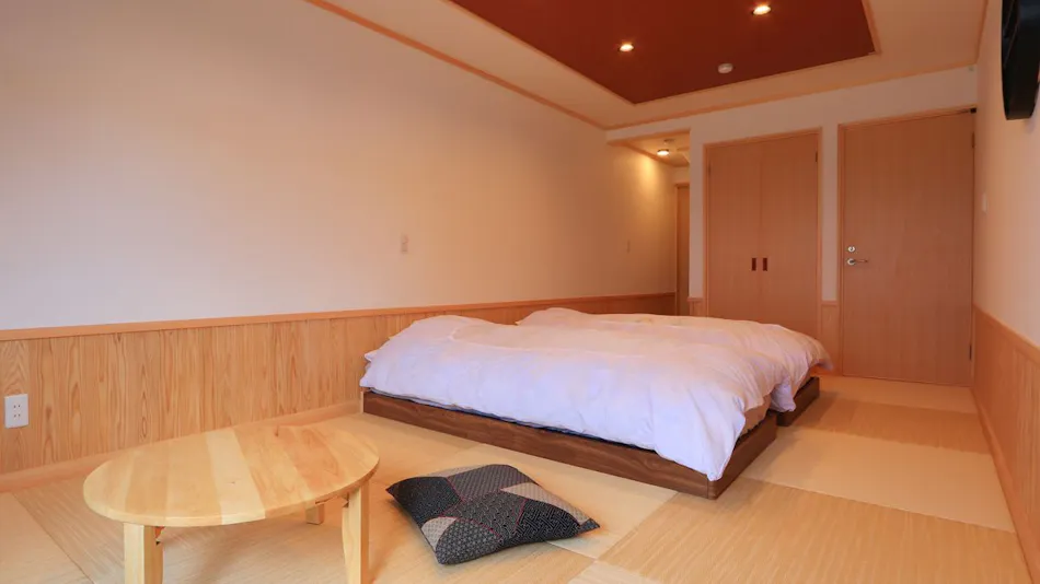 Accommodation with a View of Fishing Fires - Hinode-so