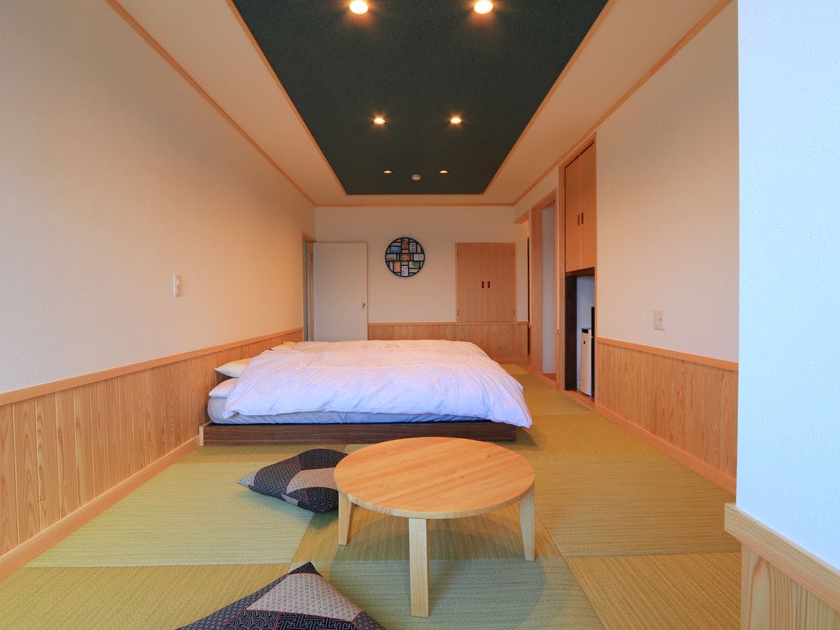 Accommodation with a View of Fishing Fires - Hinode-so