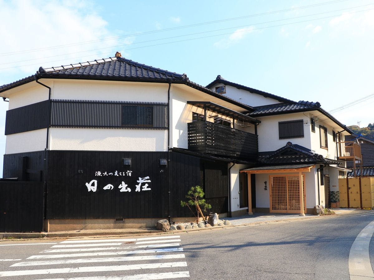 Accommodation with a View of Fishing Fires - Hinode-so