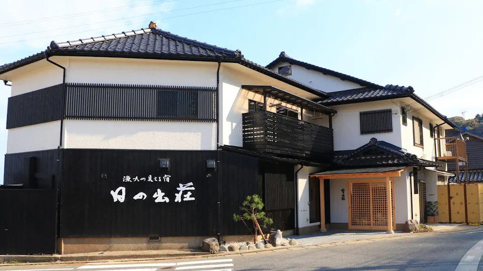 Accommodation with a View of Fishing Fires - Hinode-so