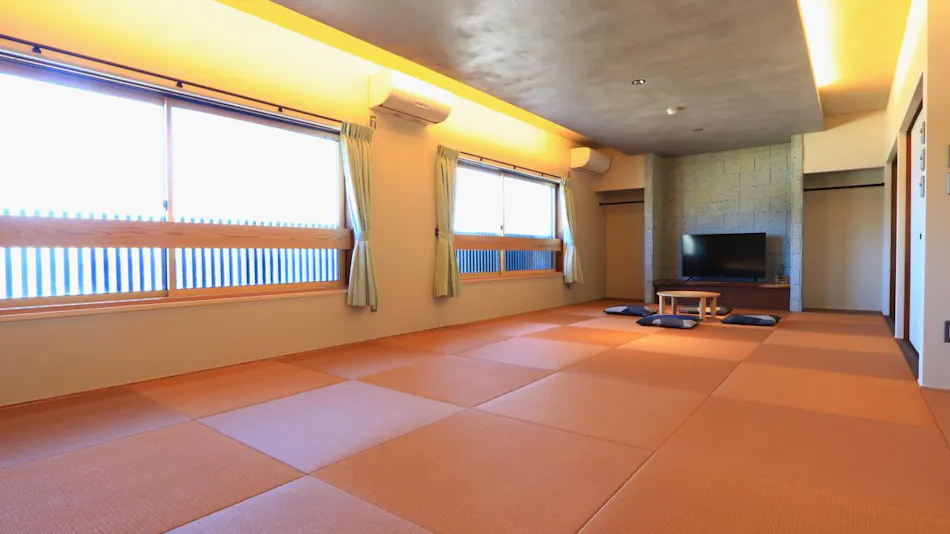 Accommodation with a View of Fishing Fires - Hinode-so