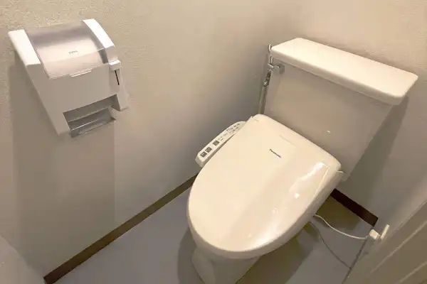 온수 세정 기능이 있는 비데 일체형 화장실(워슈렛)
