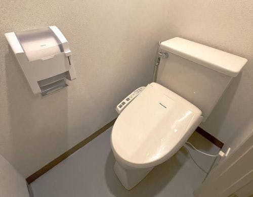 温水洗浄座付き付トイレ（ウォシュレット）