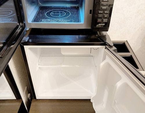 各部屋　専用電子レンジ、専用冷蔵庫あり