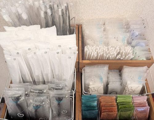 アメニティ　歯ブラシ、ひげそり、化粧水