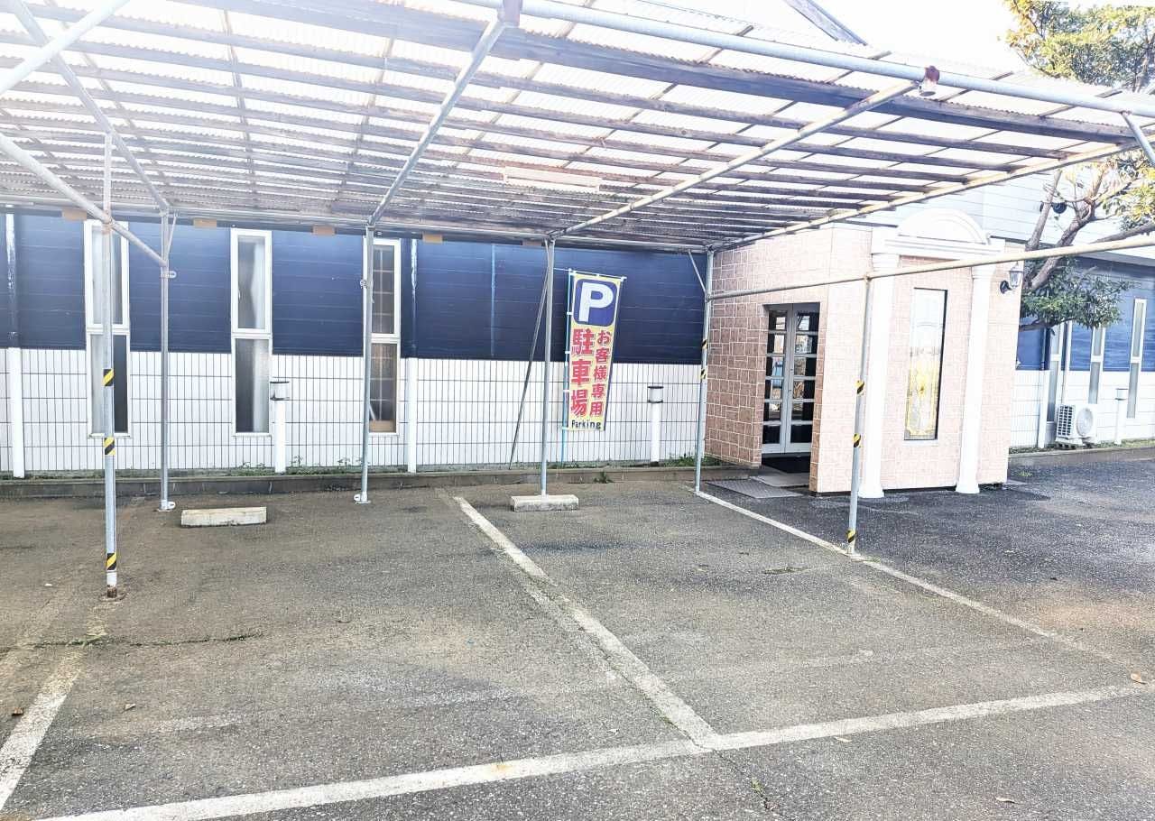 투숙객 전용 무료 주차장 14대분이 마련되어 있습니다.