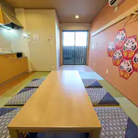 Lantai 1: Ruang tamu (1 set futon)