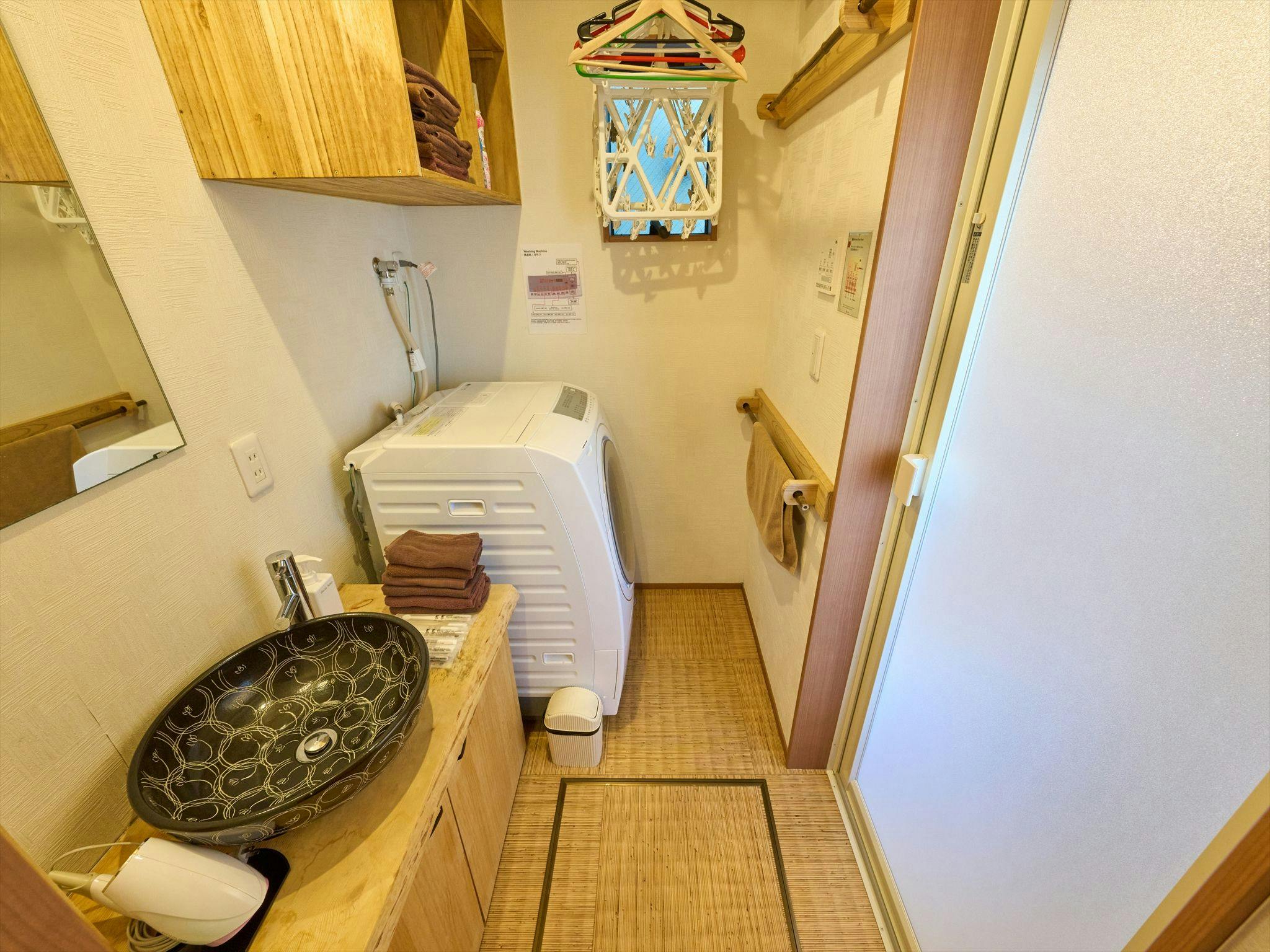 Lantai 1: Kamar mandi