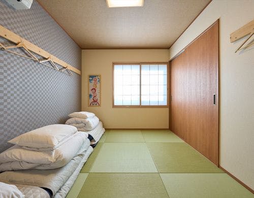 2階：和室（布団3組）