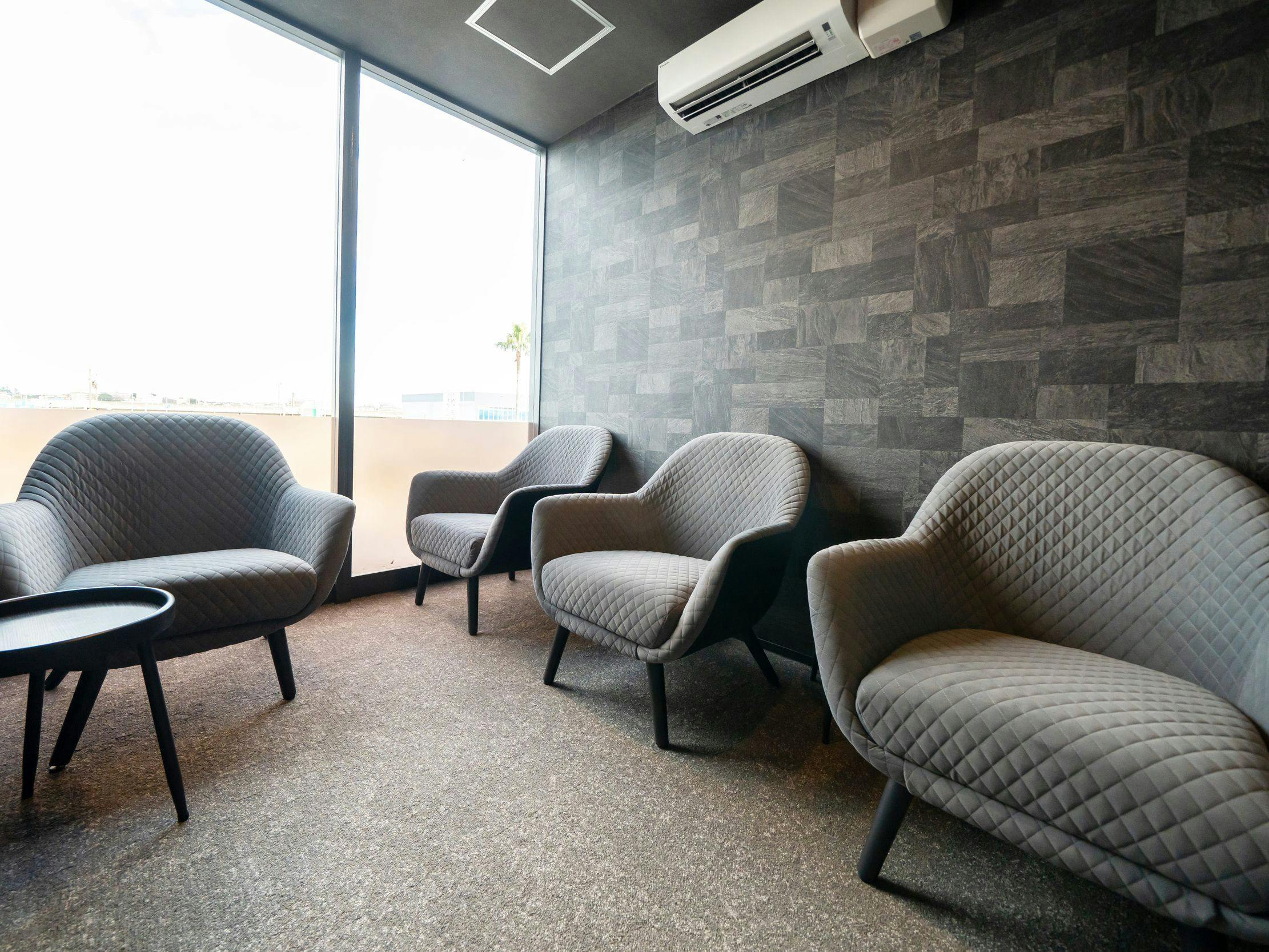 Bilik merokok khas untuk rokok elektronik dan bilik merokok khas untuk rokok tembakau biasa