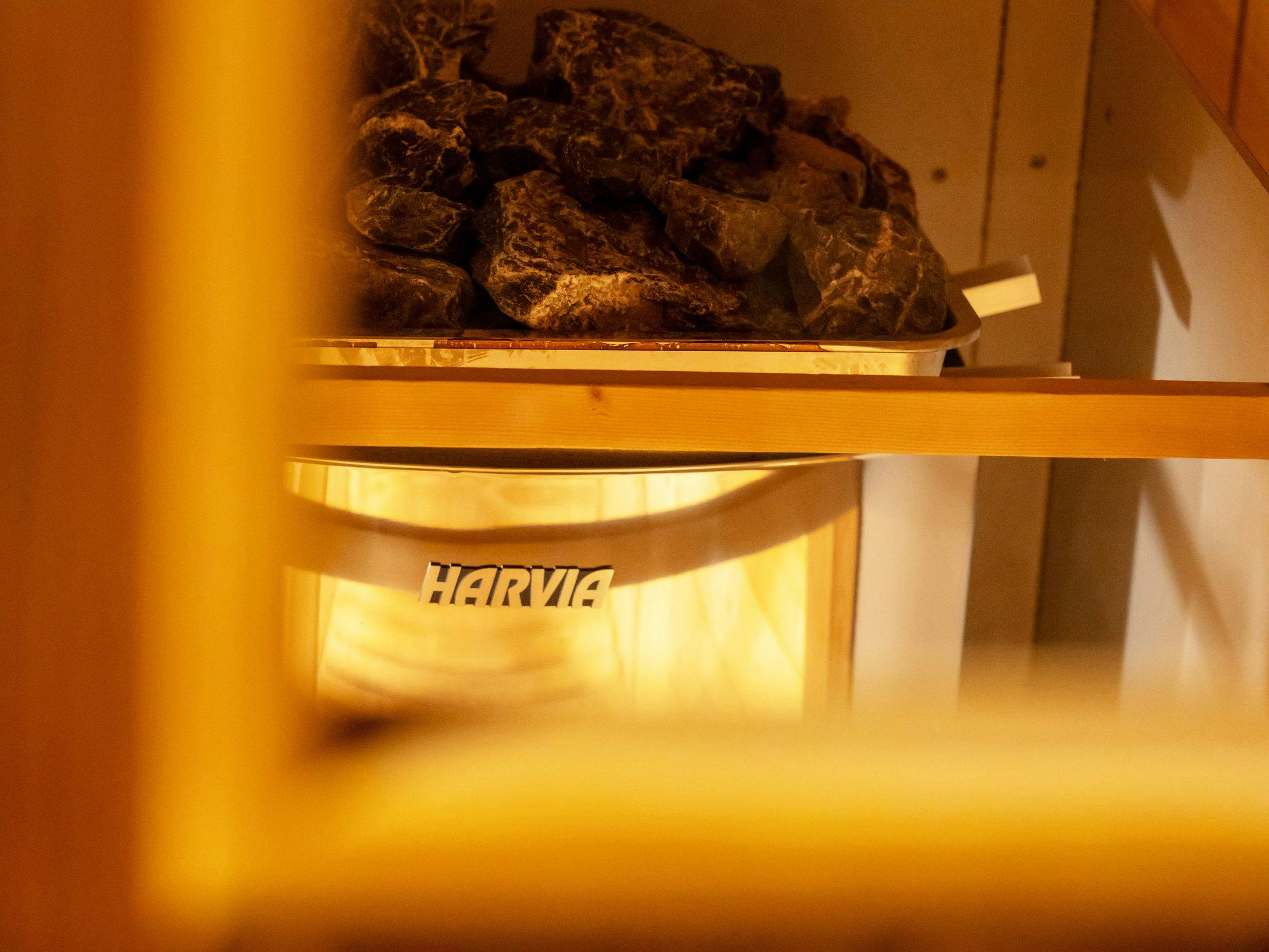 Pemanas sauna yang menyokong loyly sendiri