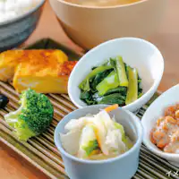 Anda boleh memilih sama ada masakan Jepun atau Barat.