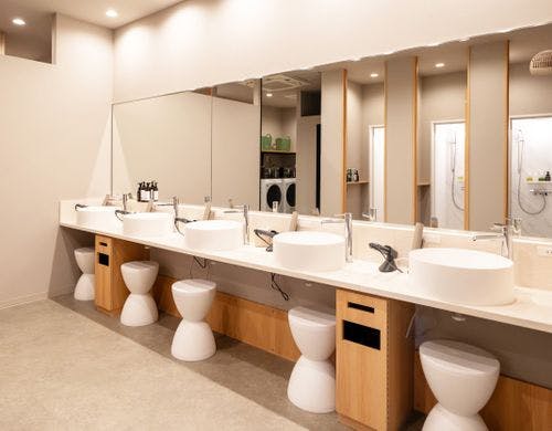 キャビン共用のパウダールーム(男女別)