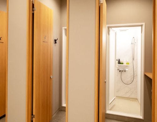 キャビン共用のパウダールーム(男女別)