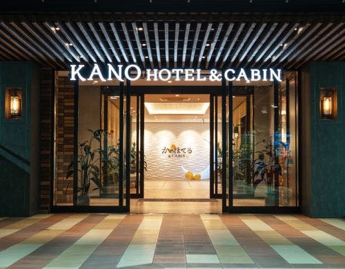 中央エスカレーターで2階に上がるとホテル