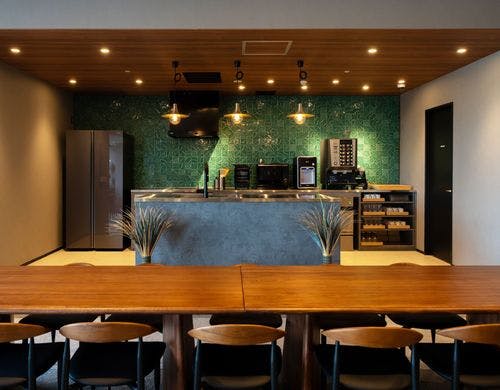 ラウンジ内のセルフキッチン