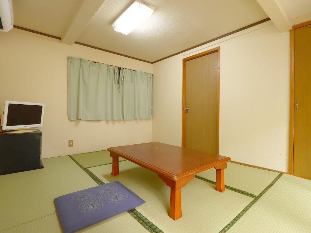 Kamar bergaya Jepang 6 tatami yang bersih dan nyaman